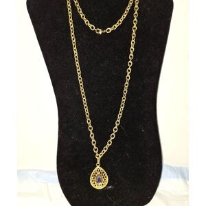 A Women's Textured Chain Necklace Blue Glass Stone Pendant Gold Tone Grandmacore